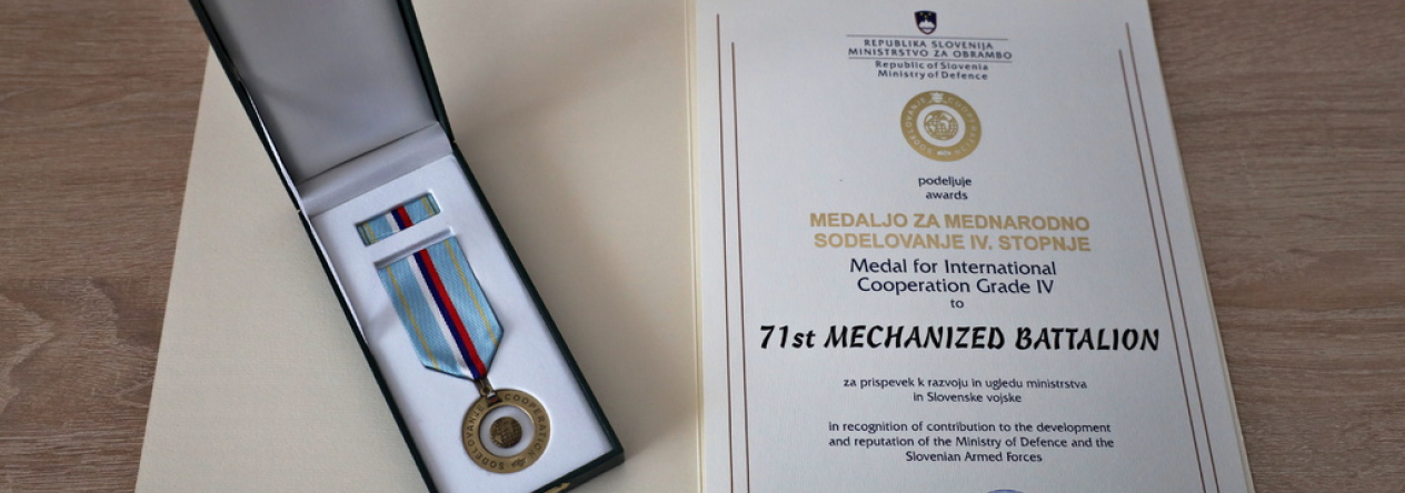 Medaile a certifikát pro 71. mpr