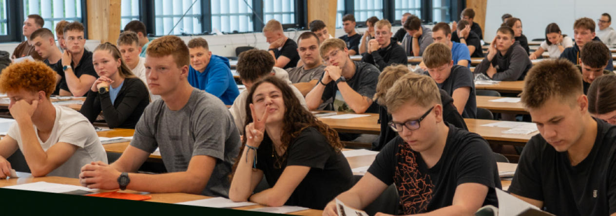 V Přáslavicích dnes začíná Dobrovolné vojenské cvičení 2026. 73. tankový prapor vítá středoškoláky do prvního dne výcviku