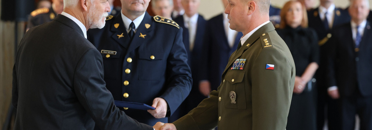 Prezident jmenoval pět nových generálů, šest povýšil do vyšší generálské hodnosti Autor: Jan Schejbal