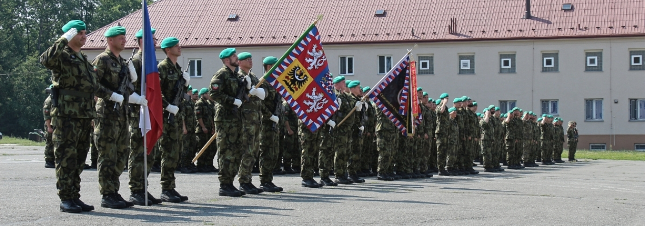 01_nastoupeny_73._tankovy_prapor_vcetne_prislusniku_tankove_roty_az.jpg