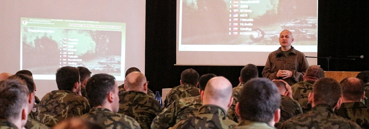 01_zastupce_ridiciho_cviceni_major_kominek_v_uvodu_konference.jpg