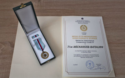 Medaile a certifikát pro 71. mpr