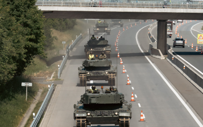 Z přáslavické posádky zamířila v devět ráno kolona tanků Leopard 2A4 doprovázená vyprošťovacími pásovými vozidly a vojenskou policií. Po celý den nacvičovala přesun po úseku dálnice D35. 