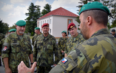 1._ngs_v_posadce_praslavice_s_velitelem_7._mechanizovane_brigady_a_velitelem_pozs.jpg