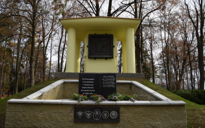 12	Nově odhalený památník