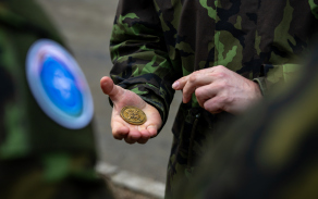 Slavnostní nástup po návratu z mise ze Slovenska