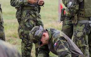 Dobrovolné vojenské cvičení středoškoláků u 7. mb