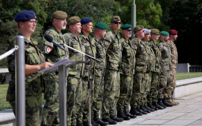 Slavnostní nástup po návratu z mise ze Slovenska Vítkov 71. mpr