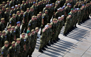 Slavnostní nástup po návratu z mise ze Slovenska Vítkov 71. mpr