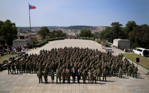 Slavnostní nástup po návratu z mise ze Slovenska Vítkov 71. mpr