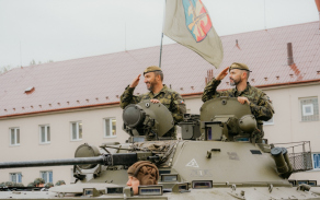 V Přáslavicích předali velení 72. mechanizovaného praporu a oslavili čtvrtstoletí jeho existence