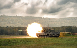 Střelby z Leopard 2A4 v rámci kurzu osádek