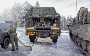 Tankování vojenské techniky v prostoru VÚj Boletice