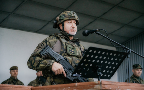 Velitel 7. brigádního úkolového uskupení brig. gen. Ing. Zdeněk Mikula, MSS, MSc. Zahajovací nástup cvičení Amber Lionheart 25 v posádce Hranice.