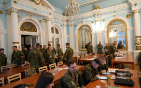 Seznamovali se vojáci z bojových jednotek s akademickými pracovníky.