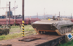 Součástí mechanizovaných rot byla i vozidla BVP-1, které byla později stažena z výzbroje praporu a v plném rozsahu nahrazena vozidly BVP-2. Hlavní zbraň BVP-1 byl 73 mm kanón, sekundární zbraně 7,62 mm kulomet a protitankové řízené střely Maljutka.