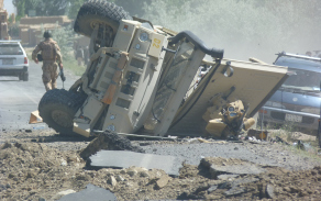 Zničený lehký obrněný transportér IVECO v Afghánistánu, ve kterém se přesouval 31. května 2011 velitel kontingentu. V jeho troskách zahynul Robert Vyroubal a afghánský tlumočník, další dva členové osádky byli zraněni.  
