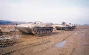 I další snímek patří původní výzbroji mechanizovaného praporu, kterou tvořily dvě roty vozidel BVP-1 jejichž éra se v té době pomalu chýlila ke svému konci. 