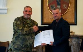 Memorandum o spolupráci mezi Ministerstvem obrany a městem Hranice: společná cesta pro vojáky i obyvatele
