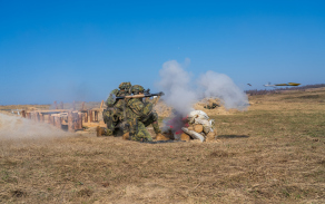 Nedílnou součástí výcviku u mechanizovaného praporu je střelba z RPG-7, celosvětově rozšířenou bezzákluzovou zbraní určenou k ničení tanků, obrněných cílů a živé síly v úkrytech lehkého typu. 
