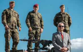 Historický milník pro českou obranu: Přáslavický prapor kompletně převzal tanky Leopard 2A4