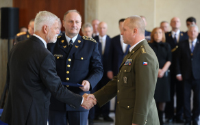 Prezident jmenoval pět nových generálů, šest povýšil do vyšší generálské hodnosti Autor: Jan Schejbal