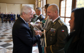 Prezident jmenoval pět nových generálů, šest povýšil do vyšší generálské hodnosti Autor: Jan Schejbal