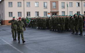 Generál Jung s plukovníkem Kopeckým vykonali přehlídku nastoupených jednotek