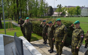 Delegace uctila památku příslušníků brigády, kteří zahynuli v zahraničních operacích