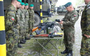 Plukovník Brzuszsko se o vybavení našich vojáků zajímal velmi podrobně