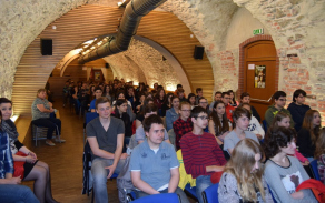 12	Přednášky pro žáky a studenty, doplněné ukázkou výzbroje se setkaly s velkým zájmem