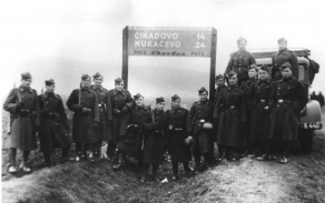 Příslušníci pluku útočné vozby 2, v roce 1938 částečně umístěný též v Přáslavicích, se nechali vyfotografovat poblíž Svalavy. Jejich úloha v rámci odrážení maďarských útoků byla v obranných bojích poměrně zásadní. Bohužel, vzpomínky na tuto dobu nám z nich téměř nikdo nezanechal. 