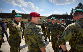 3._prohlidka_parku_vojenske_techniky.jpg
