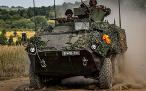 Lehké obrněné vozidlo VALUK jehož primárním určením je transport pěchoty do úrovně družstva. Vozidlo je vyzbrojeno buď kulometem ráže 12,7 mm, nebo automatickým granátometem 40 mm. 
