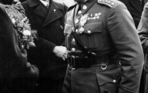 Plk. pěch. Bohuslav Maleček zachycený na fotografii 4. listopadu 1938  při příjezdu do Bučovic.