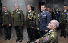 6-ucteni-pamatky-padlych-minutou-ticha-zleva-plk-klinovsky-brig-gen-koziak-brig-gen-novosad-genmjr-mikulenka-a-genpor-klemes.jpg