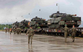 Vůbec poprvé se v rámci Mnohonárodního bojového uskupení zapojí i tanky Leopard 2A6, které byly na území Slovenské republiky přepraveny po železnici. 