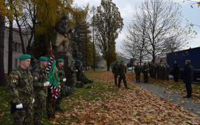5	V Hranicích je rozmístěna řada památníků, u všech se uskutečnil krátký pietní akt