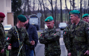 Lukáš Hirka spolu s podplukovníkem Martinem Hajduchem a plukovníkem Petrem Svobodou 