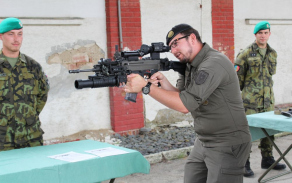 Možnost osahat si novou zbraň je třeba využít